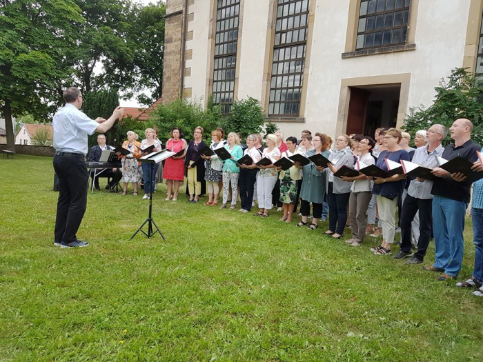 Erfurter Lehrerchor Chor auf grüner Wiese