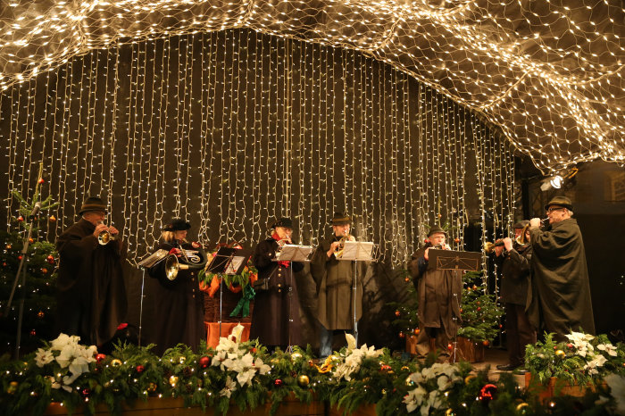 Jagdhornbläser St. Hubertus ein Orchester von Jagdhornbläsern beim Auftritt
