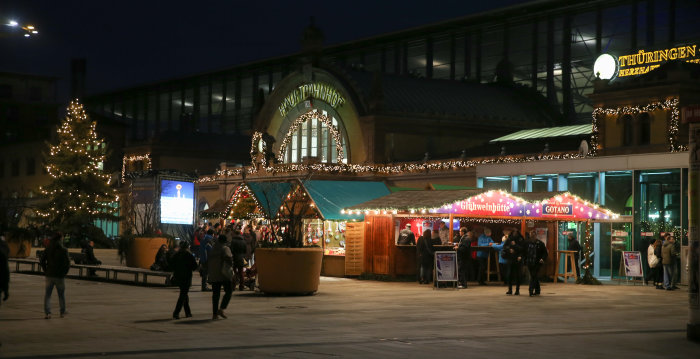 christmassy stalls at the forecourt of the station