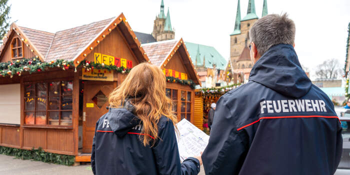 Feuerwehr und Fachämter überprüfen Händler vor Eröffnung des Weihnachtsmarktes