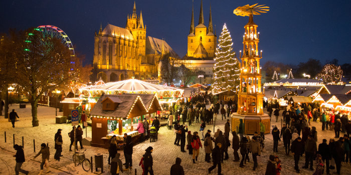 snow at the Domplatz infront of the cathedral in Erfurt 